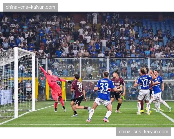 保级关键战前，萨勒尼塔纳俱乐部召开紧急队内会议