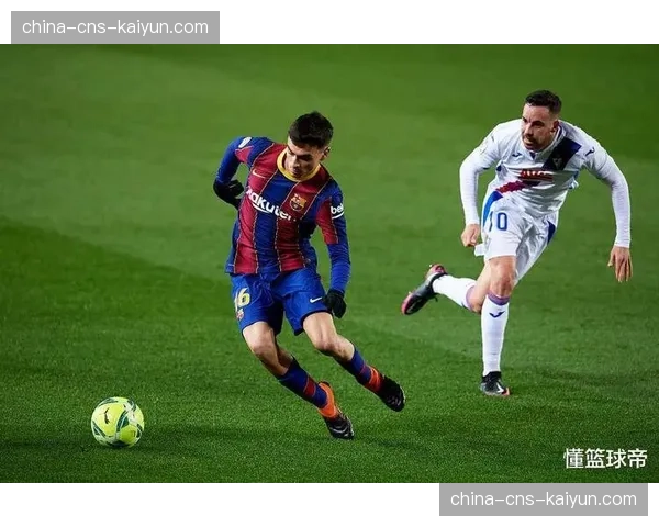 比赛第60分钟，奥萨苏纳通过一次简单的边线球战术完成传中并击中横梁。