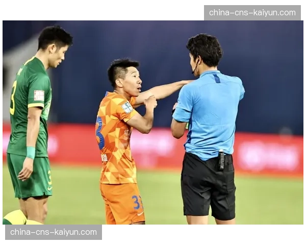 特写：业余联赛决赛上演边路超车破门，视频在社媒获百万播放